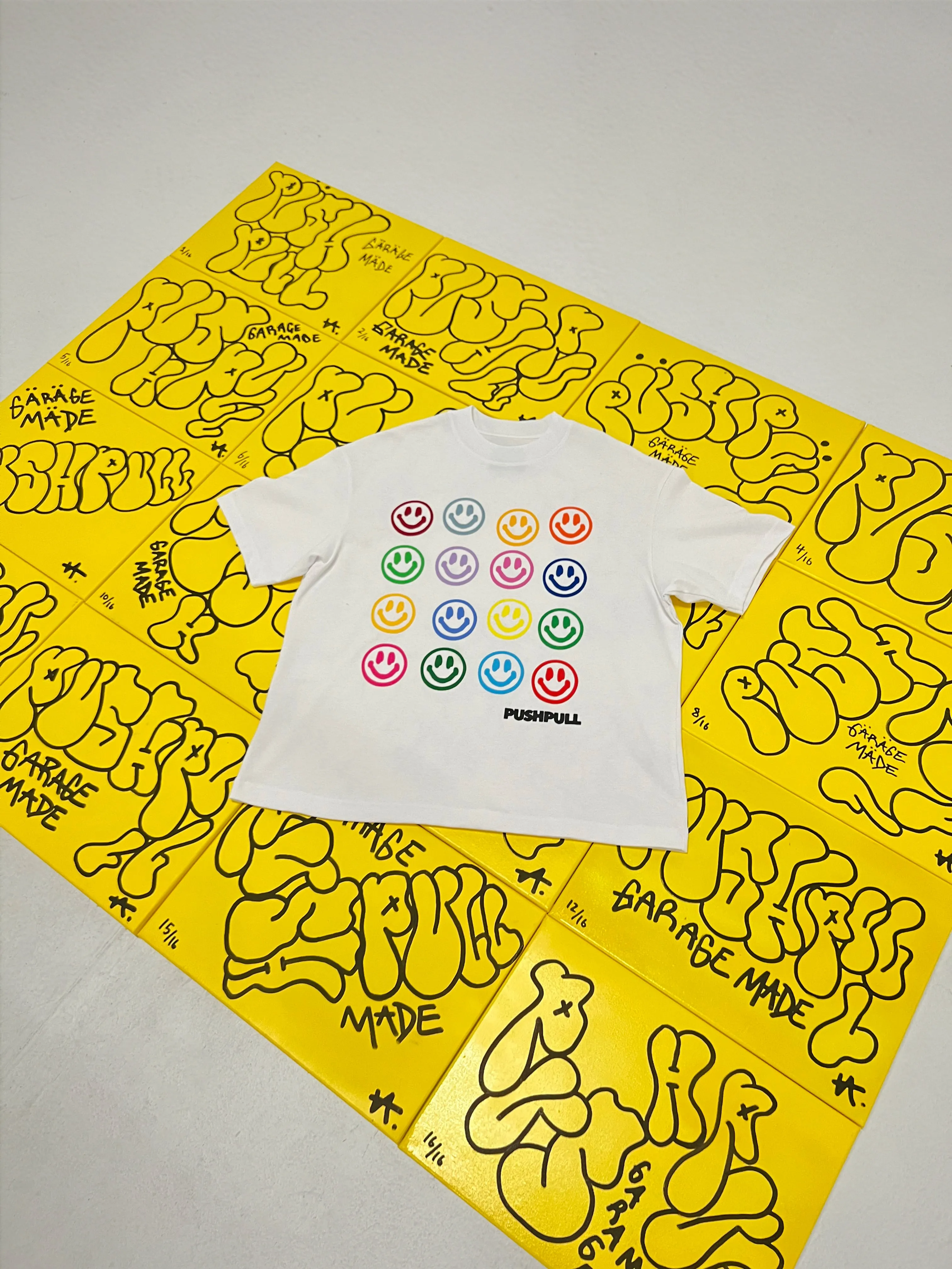 MULTI COLOUR SMILEY TEE