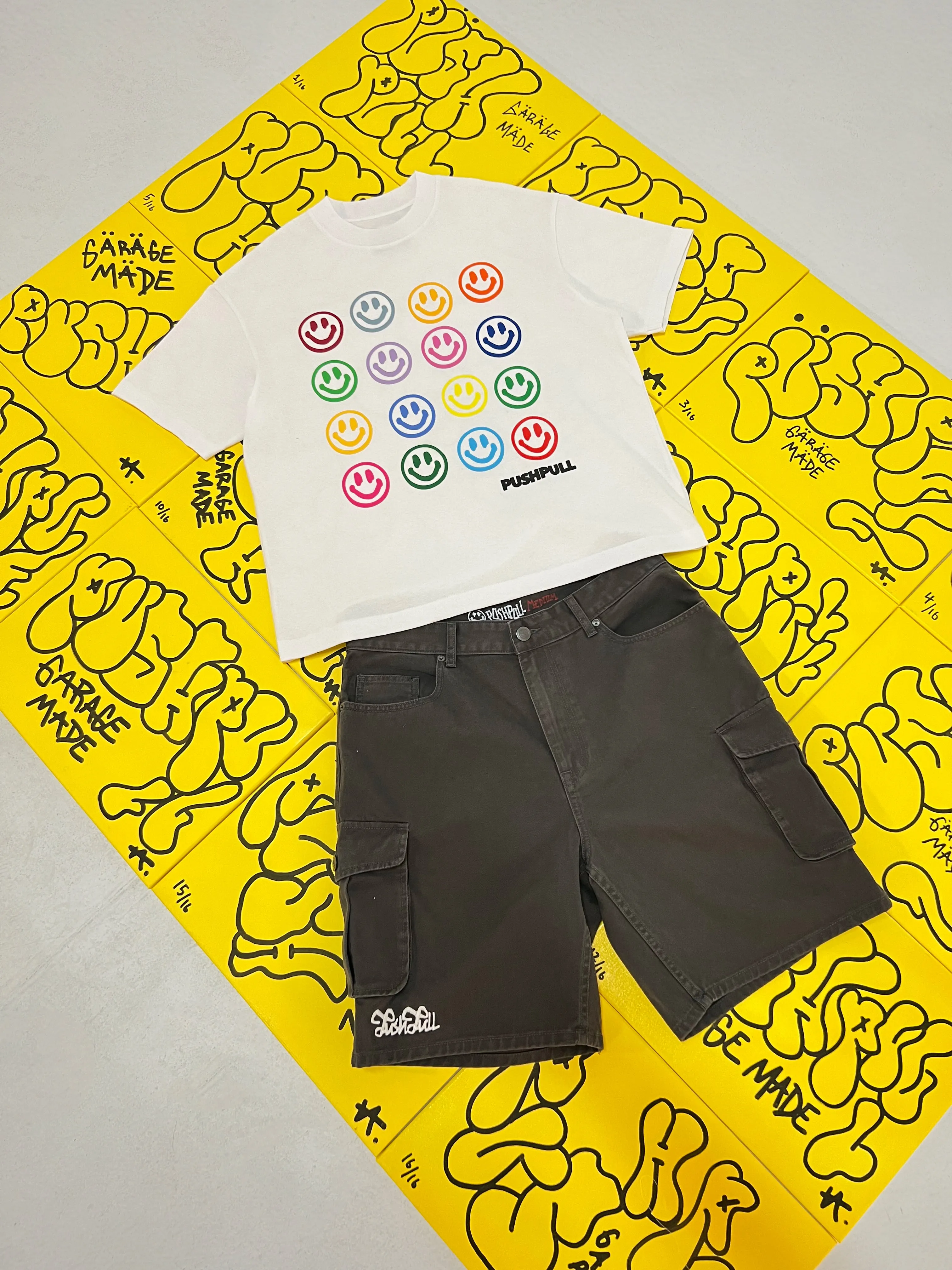 MULTI COLOUR SMILEY TEE