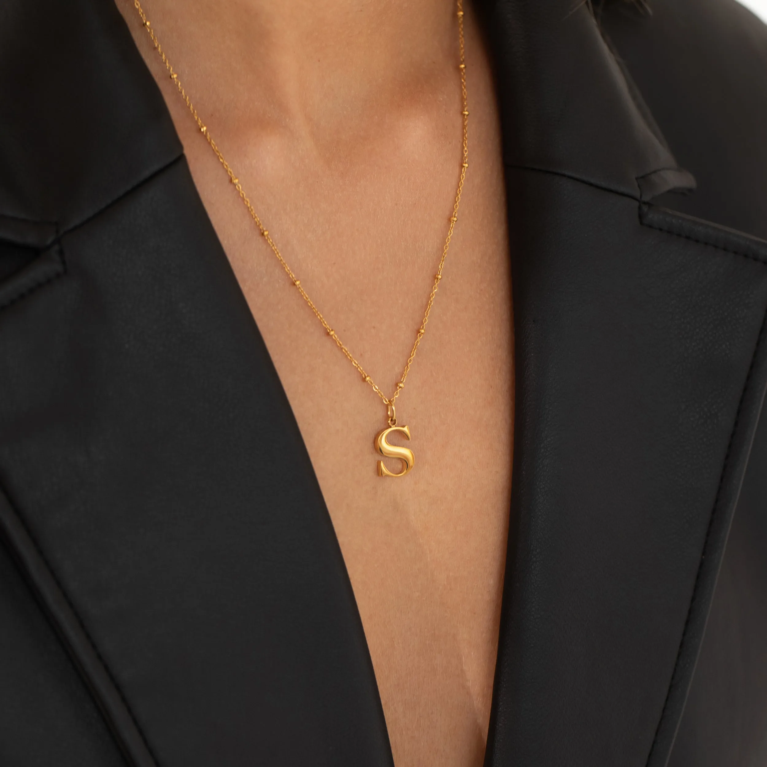 O Initial Pendant Necklace In Gold