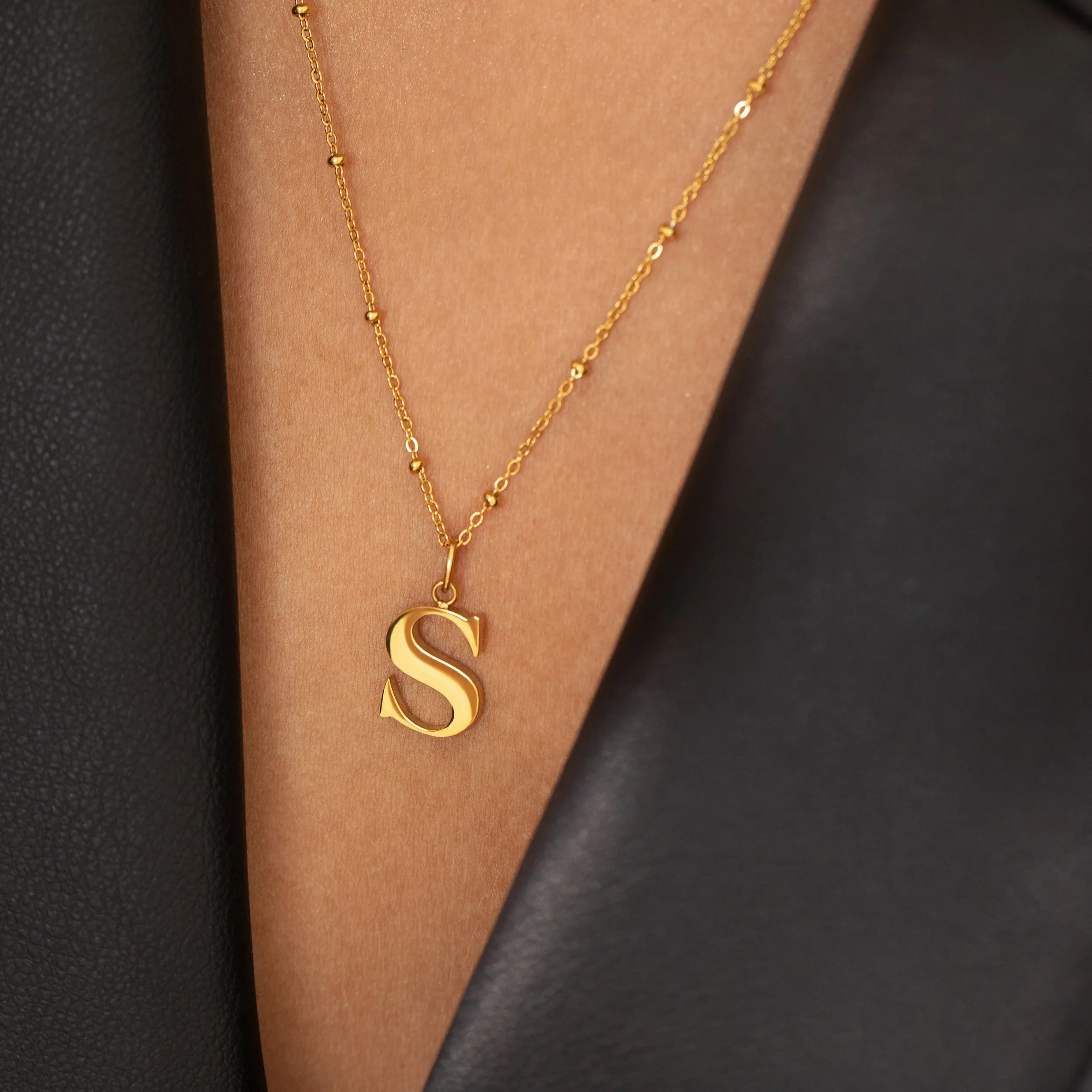 O Initial Pendant Necklace In Gold